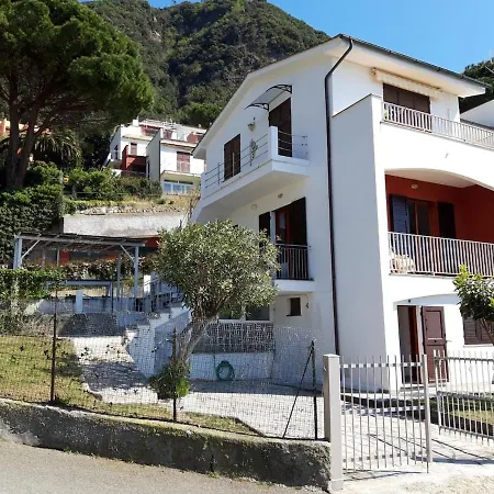 White House With Sea View Apartment